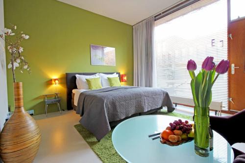 Eastern Docklands Bed & Breakfast | Kid-Friendly Eastendroom with Excellent Guest Reviews