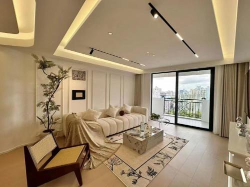 Jing'an Apartment | Pet-Friendly Getaway at 上海翰林府邸 Near Nanjing West Road