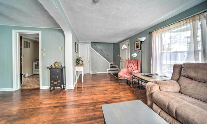 Eastlake Apartment | Idyllic Eastlake Vacation Rental Steps from Lake Erie