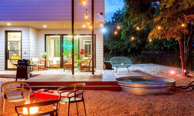 Govalle House | Discover Eastside House: Downtown Oasis with Pool Access
