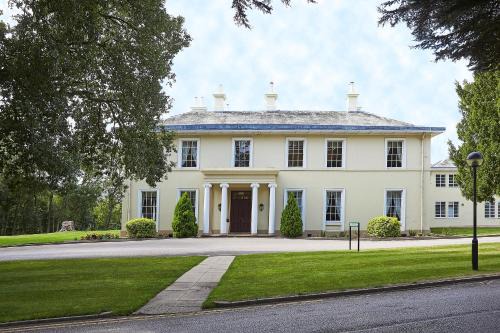 Brinsley Hotel | Discover Eastwood Hall: Pet-Friendly Retreat with Pool