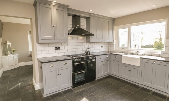 Rampside Cottage | Pet-Friendly Eastwood House with Ocean Views in Barrow-In-Furness