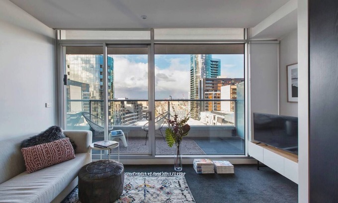 South Yarra Apartment | Convenient Getaway with Pool & Spa Near Chapel Street