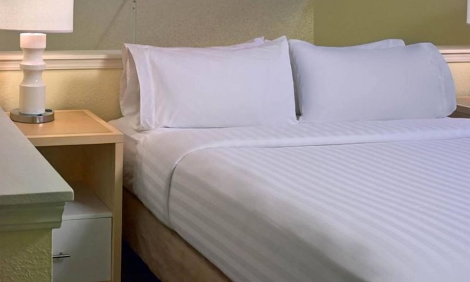 Middleburg Heights Hotel | Convenient Cleveland Hotel: Pool, Free Parking & Pet-Friendly