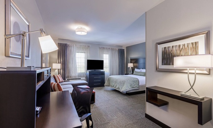 Fossil Creek Apartment | Convenient Access to Convention Center with Free Breakfast
