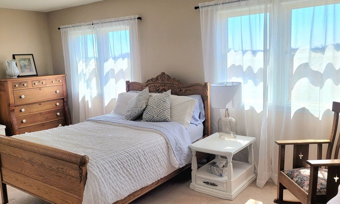 Bluffton House | Convenient Country Home Near Bluffton with Pool & Breakfast