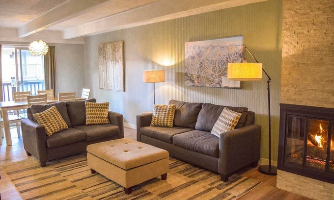 Warrior's Mark Condo | Prime Location near Downtown Breck with Pool & Hot Tub