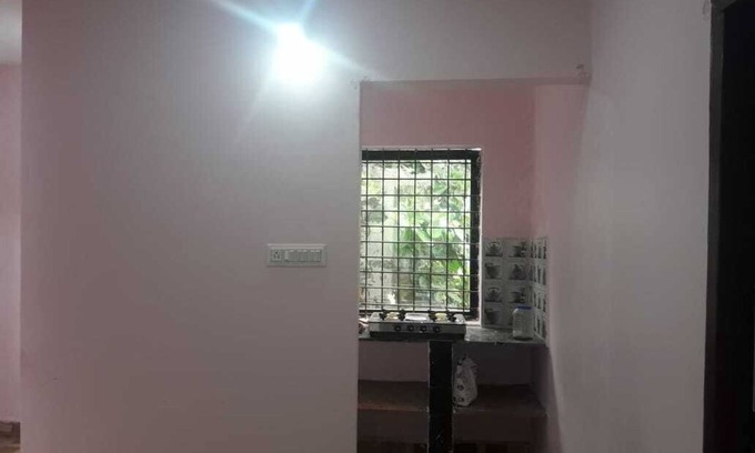 Kolar Road House | Cozy Retreat with Self-Catering Kitchen for Your Stay
