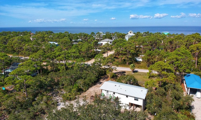 St. George Island Cottage | Experience Isle Be Back: Pet-Friendly Paradise Awaits!