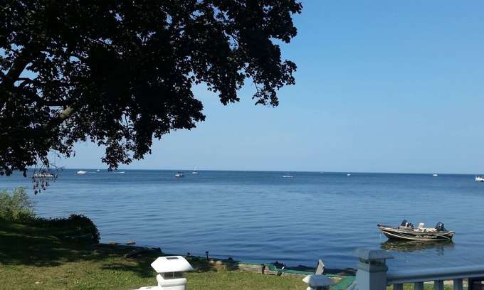 Kent Cottage | Relaxing Lakefront Cottage on Beautiful Lake Ontario
