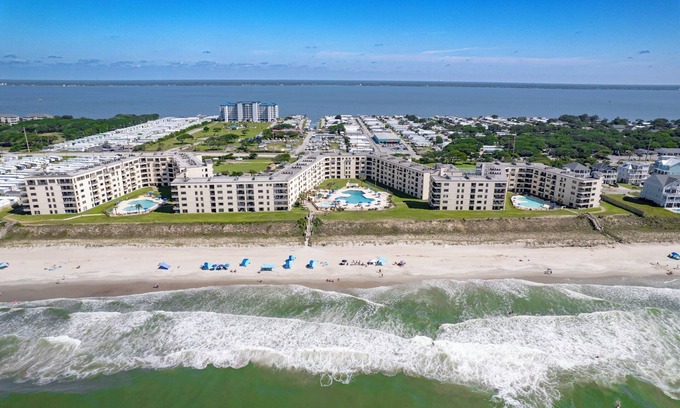 Indian Beach Condo | Beachfront Condo with Pool & Spa at Summer Winds Resort