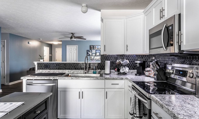 Noblesville House | Convenient Stay Near Ruoff Music Center with Great Amenities