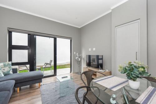 Greater Johannesburg Metropolitan Area Apartment | Easy Stay -The Monroe