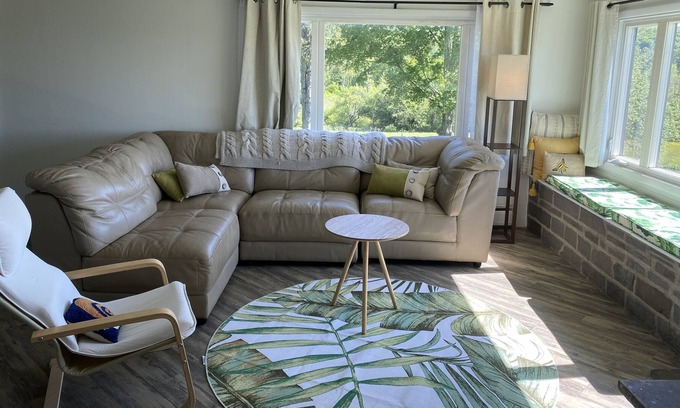 Caroline House | Family-Friendly Easy Street Inn with Scenic Views