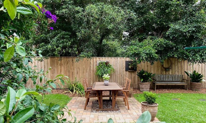 Berry House | Unbeatable Location Near Shopping, Dining & Coastal Trails