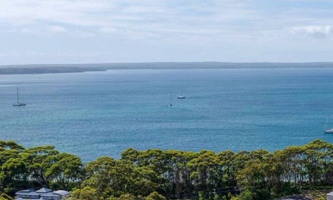 Callala Bay House | Easy stroll to pristine beaches