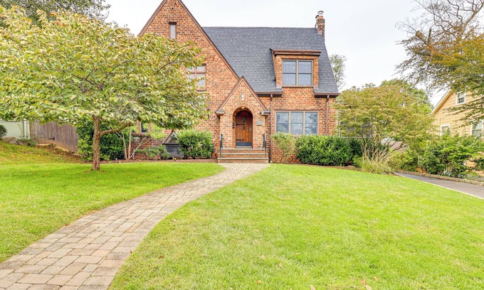 West Orange House | Easy Train Access to NYC! Elegant Family Retreat