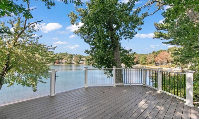 Plymouth Cottage | Easygoing Lakeside Stay | Plymouth, MA