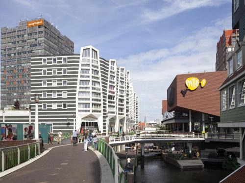 Zaandam Hotel | Convenient easyHotel Amsterdam Zaandam with Family-Friendly Perks