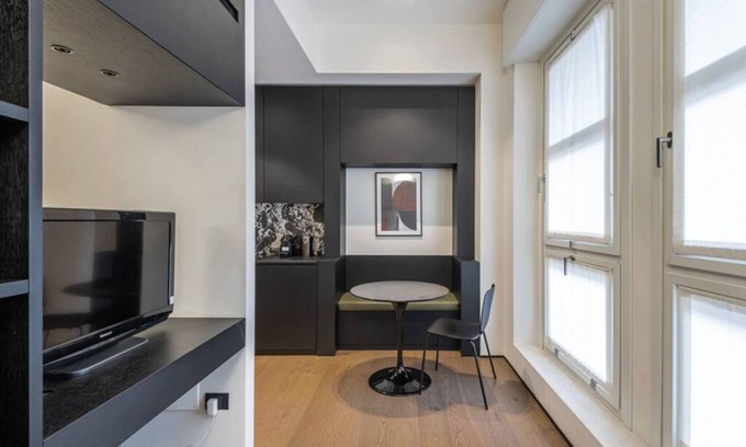 Magenta Apartment | Elegant Studio Apartment in Corso Magenta with Spa Access
