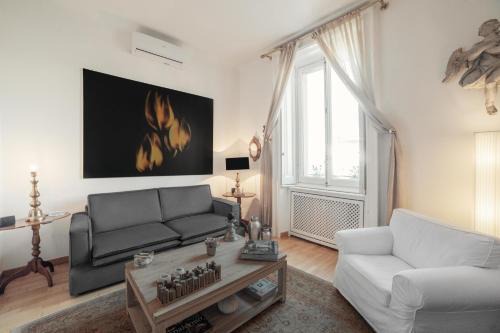 Magenta Apartment | Stylish Easylife Apartment in Cadorna Duomo, 4-Star Comfort