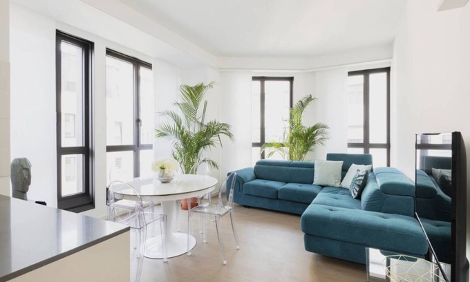 San Babila Apartment | Elegant Easylife Flat with Rooftop & Duomo Views