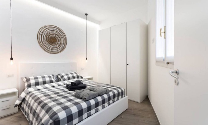Ticinese Apartment | Modern Flat in Duomo Area with Spa and Breakfast Included