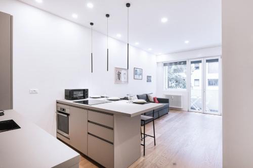 San Vittore Apartment | Relax at Easylife: Cozy 4-Star Apartment with Balcony
