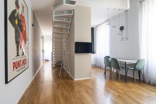 Tricolore Apartment | Relaxing Balcony Oasis in the Heart of Easylife Hotel