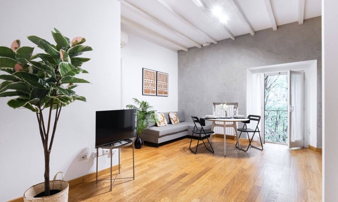 Magenta Apartment | Serene Easylife Apartment Steps from the Historic Castle