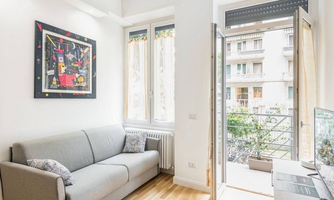 Ponte Seveso Apartment | Easylife - Style and Comfort Near Centrale with Spa & Kitchen