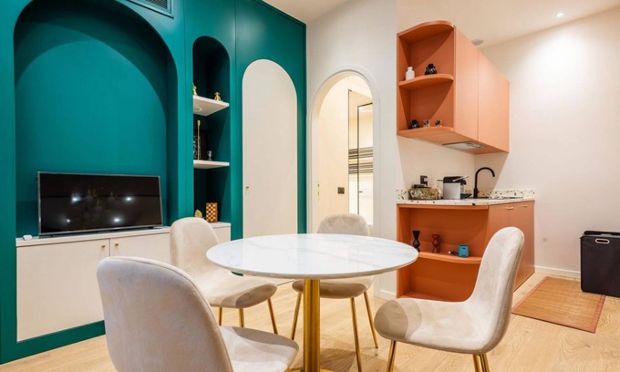 Borgonuovo Apartment | Stylish Flat near Montenapoleone with Spa & Breakfast