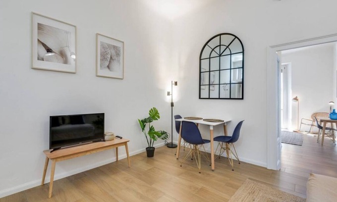 Ripamonti Corvetto Apartment | Elegant Two-Room Apartment Near Fondazione Prada in Lodi