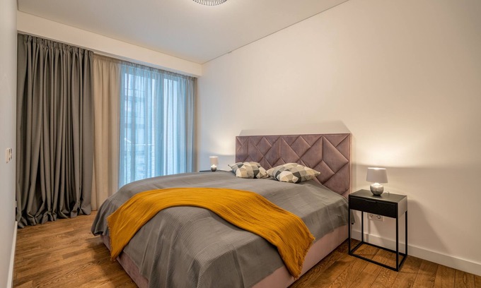 Centrs Apartment | Elegant Easyrooms Dzirnavu Apartment with Balcony & Breakfast