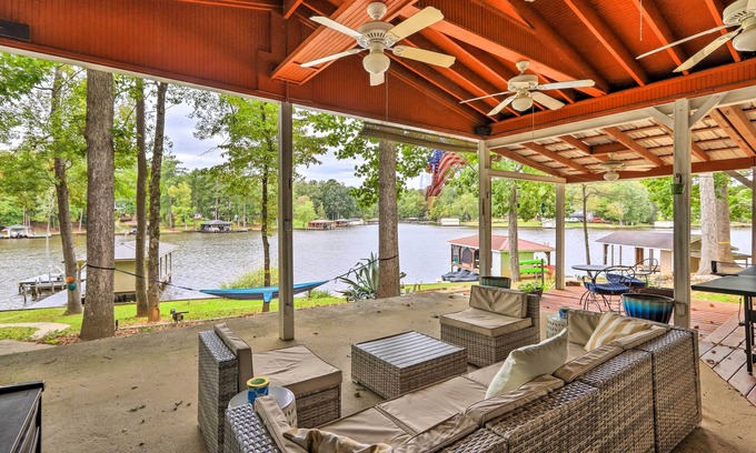 Milledgeville Cabin | Inviting Eatonton Getaway on Lake Sinclair with Dock Access