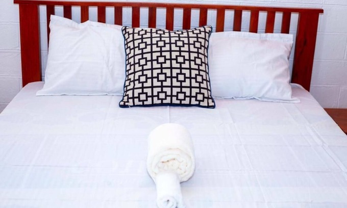 Mbezi Beach House | Cozy Oceanfront Retreat at Eazy Breezy Backpackers