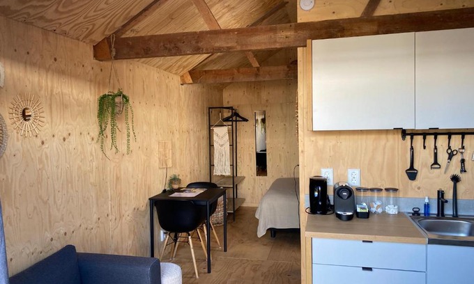 Huisduinen Apartment | Ocean View Retreat at Eb en Vloed - Rated 8/10 by Guests