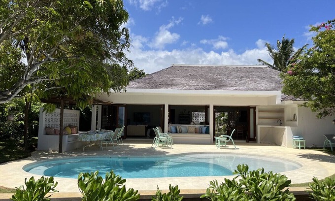 Silver Sands Villa | Oceanfront Ebbtide Villa: Family-Friendly Getaway