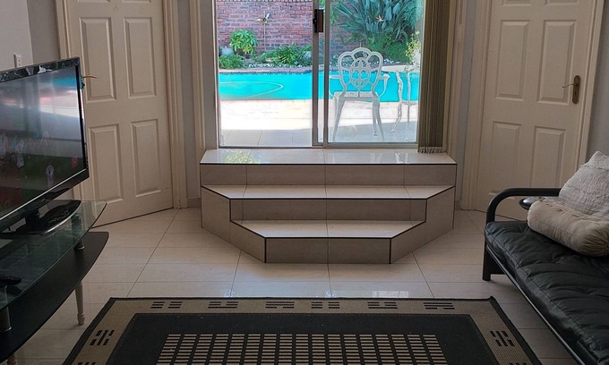 La Mercy House | Cozy Ebeling Guest Rooms with Pool and Breakfast Included