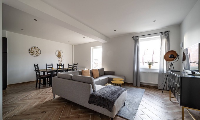 Westerhausen House | Modern Family-Friendly Apartment with Pet Amenities