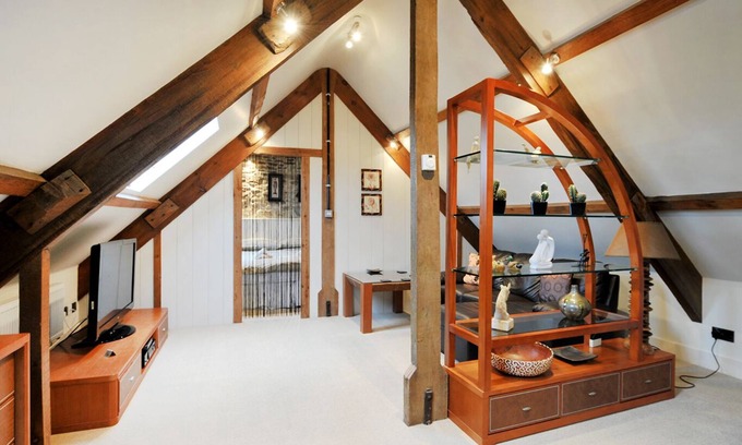 Upton Cheyney House | Premium Comfort at Ebenezer Chapel: The Apartment
