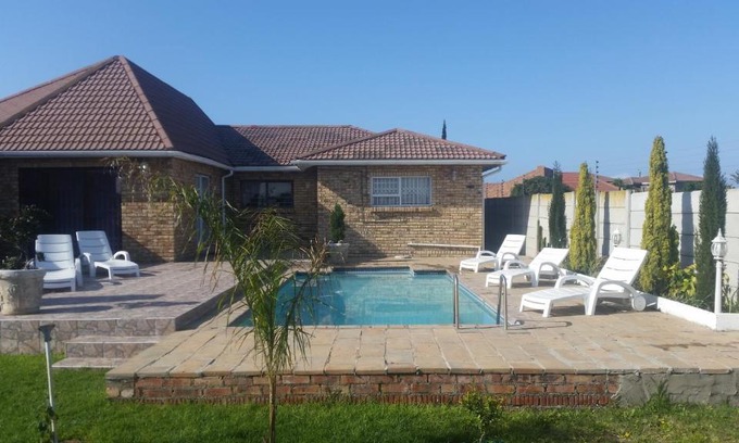 Bluewater Bay House | Relax at Ebenezer Guesthouse with Ocean View Amenities