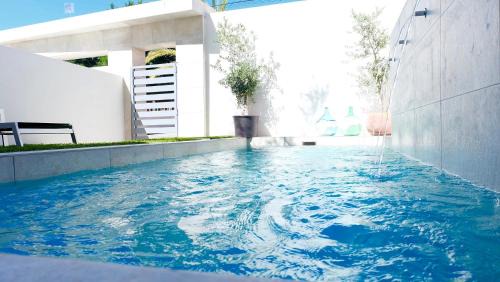 San Miguel de Salinas House | Welcoming EBLI House: 4-Star Hotel with Pool & Family Fun