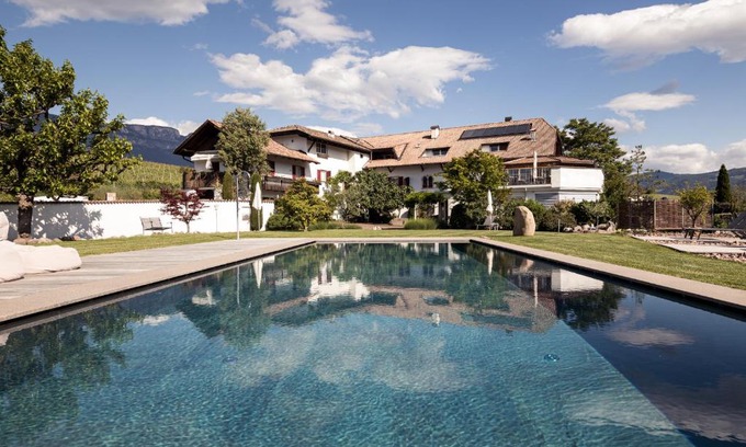 Appiano Sulla Strada del Vino Bed & Breakfast | Oceanfront Ebnerhof: Pet-Friendly Retreat with Pool & Views