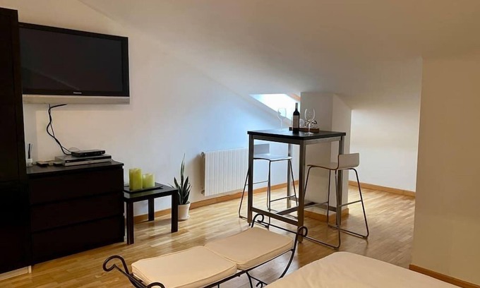 Haro Apartment | Exceptional Ebro River Duplex Penthouse with Spa & Breakfast