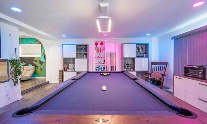 Greenacres Condo | Unique Bachelor Pad with Pool and Pet-Friendly Amenities