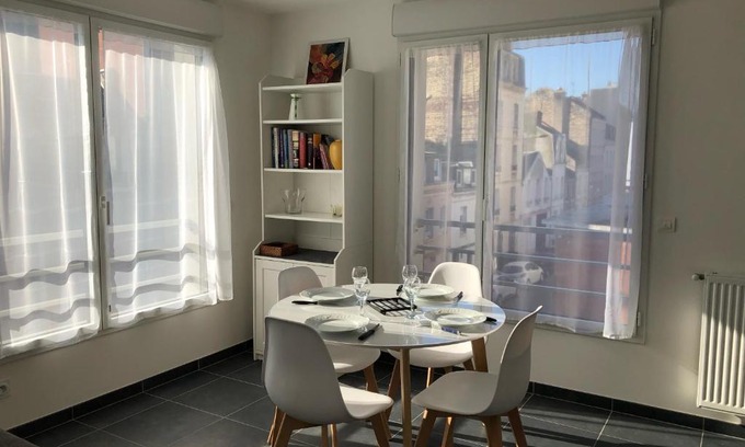 Le Havre Apartment | Cozy Echappée Mer: Oceanfront Retreat with Pool & Parking
