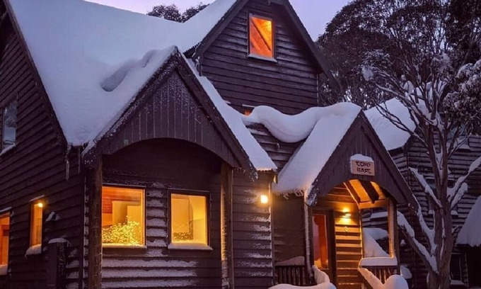 Dinner Plain House | Discover Echo Base: Ideal Lodge for 10 in Dinner Plain