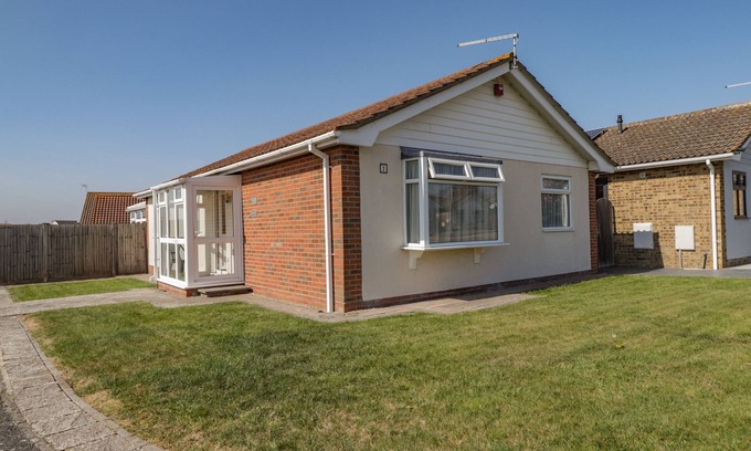 Whitstable Cottage | Discover ECHO BEACH: Family-Friendly Oceanfront Getaway
