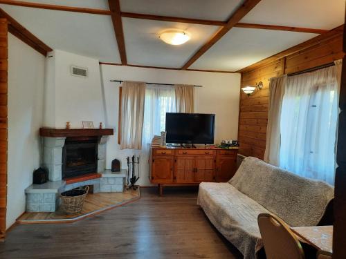 Gietrzwald House | Discover Echo Lasu: Family-Friendly Oasis with Pool & Hot Tub